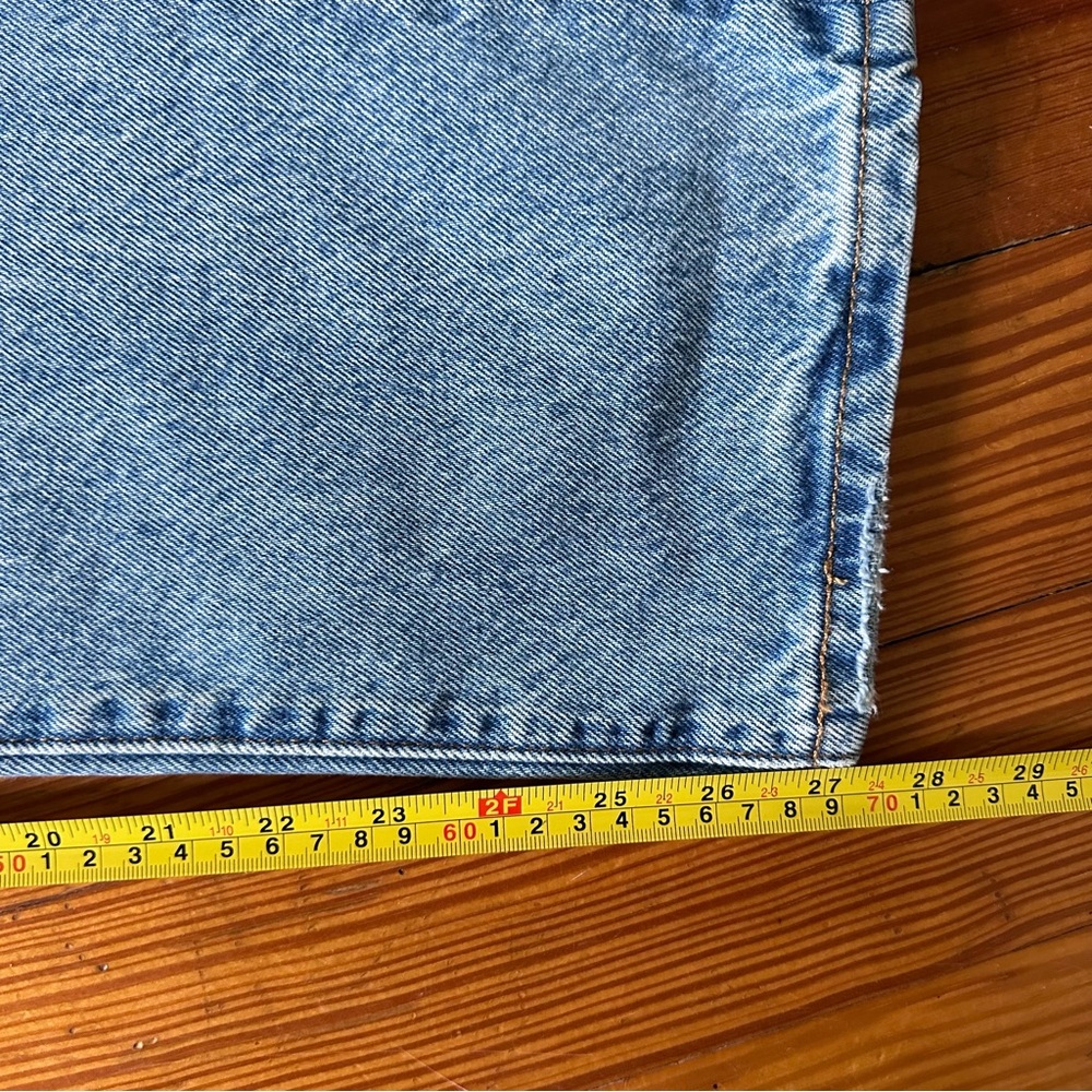 Levi’s 501 light wash high waisted button fly distressed straight leg Jean 28 - Picture 6 of 6